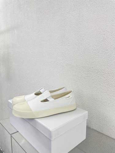 最新小6子 新底 分趾运动鞋Maisonmargiela 马吉拉 Mm6 牛皮面 经典帆布 白色帆布 分趾运动鞋 包头拖火爆来袭！太香了 靓丽多彩少女感扑面而来