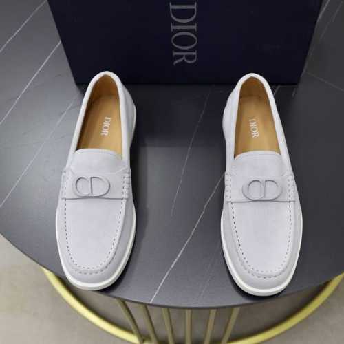 出厂价Pp： 品牌：迪奥Dior 标准码：男码38 44 45可以定做 等级：官网同款 材料：原版牛皮拼接 牛皮内里 原版Tpu耐磨柔软大底 款式类别：休闲运动