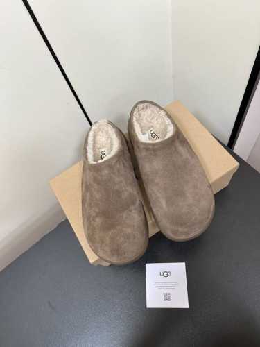UGG 新款秋冬卷毛小土豆穆勒鞋 慵懒随性的代表 版型与品质是市场独一无二的 款式真的很高级 这下真的狠狠入坑了～ 材质：牛反毛面料，羊卷毛内里，原版成型大底！