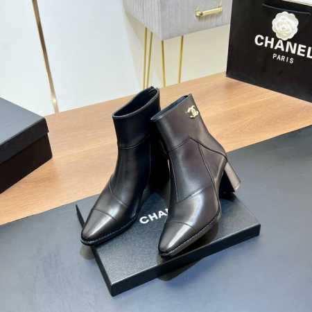 最新款 CHANEL香奈儿2024方头高跟短靴 对它一见钟情 不夸张哦～ 这大概就是小香的魅力 总是很懂女生 虽然看上去很冷但配上黑丝袜特有感觉 是今年的最新款 - 点击图像关闭