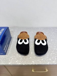 birkenstock 博肯 25Ss早春新款 勃肯 拖鞋 这两个品牌刚出联名我就心动了 代购找很久才买到货，真的一鞋难求，真的超级好看，姐妹们给我冲 面料：原