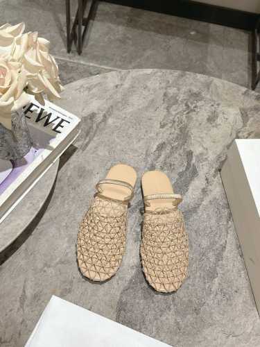 顶级版本 ， The Row 春夏必入单品 镂空网 凉鞋 脚感是在太舒服了 自留款推荐 简单的风格却自带高级气场的拖鞋 绝对是今年必入款 鞋面定制原版镂空网 垫