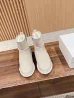 女款Size：35-39 40 41定做不退换 克洛伊蔻依新款羊毛一体雪地靴 本季颜值爆表的酷潮靴 防滑双层加厚大底！穿上增高神器！