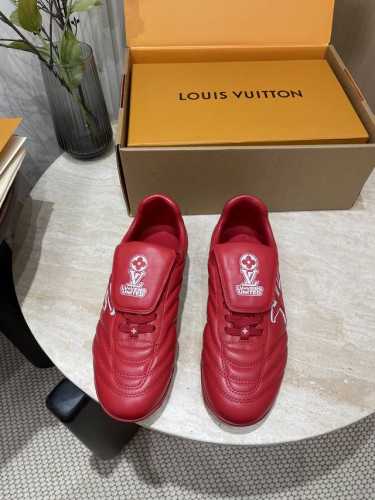 情侣款LV路易威登L家 驴牌 最新Footprint系列 情侣款 足球运动鞋 休闲 跑鞋原版购入开发 做货 这款 Footprint Soccer 运动鞋于20