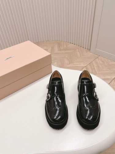出厂价 2024系列 Miumiu church's孟克皮鞋，僧侣鞋 英伦复古、巴洛克雕花元素 又美又飒！酷炸街！惊为天人！ 鞋面虽是邦邦硬挺，但穿起却很舒适.