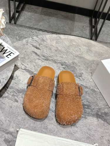 货期一周 罗意威Loewe 2025春夏新品勃肯懒人一脚蹬鞋玛丽珍穆勒鞋以可爱有趣的圆形鞋头搭配极具复古风的雪花丝光细节，设计感十足面料：雪花丝光牛皮羊皮里包裹