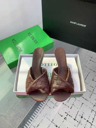 Bottega Venetabv Blink系列纽结编织饰带高跟凉拖鞋 Ins 小红书巨多网红明星上身 真的太美了高级穿着又仙女 简约时髦又有设计感而且非常非常