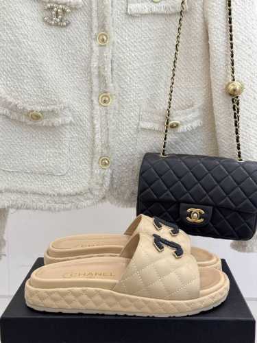 厂价 Chane*｜小香25C春夏新品 厚底双C厚底拖鞋 拖鞋的狂热爱好者又来了 可以承包你一整个夏天的时髦 经典菱格双C元素设计 浓浓的中古典雅气息 搭配任何
