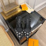Louis Vuitton 路易威登 2024 L家2024春夏新品 专柜主打爆款手工缝钻尖头高跟后空凉鞋系列 鞋面：原版定制进口真丝 内里：羊皮 大底：意大利