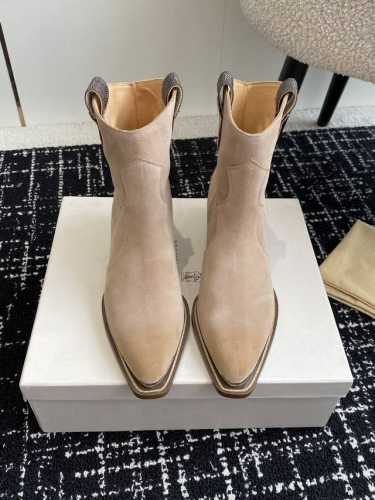 代购级 BRUNELLO CUCINELLI BC 24ss秋冬新品 复古粗跟 切尔西 尖头 铁扣短靴 塞琳这一季好看的款式真的是很多 比如这款军靴就很机车风