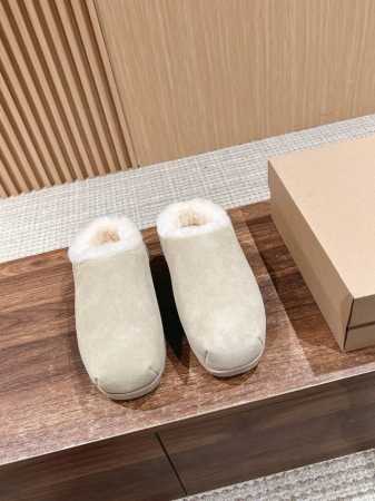 ugg雪地靴#油叽叽秋冬新款卡皮巴拉限量款 穿上会不会太可爱了点～太萌了吧［哇］,快来 get 限量款吧卡皮巴拉系带款超轻翼大底，隐形内增高5cm 上脚也是软糯 - 点击图像关闭