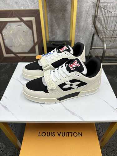 情侣款 Lv-路易威登 奢牌运动休闲鞋，进口原版牛皮材质，网布内里 高档舒适，原版大底轻盈耐磨！纯手工制作，细节决定品质！35-44。 38、45定做不退换 S