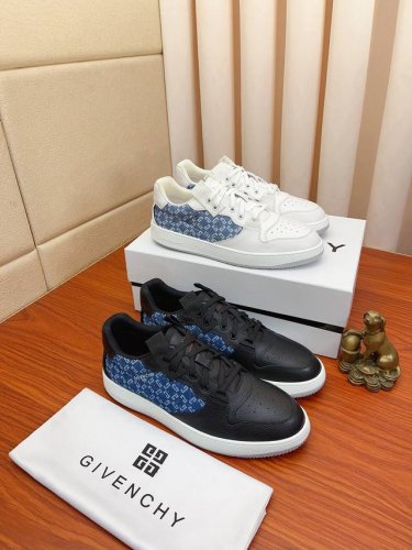 实价： 全套包装Givenchy 纪梵希 高端版本 专柜同步发售鞋面：意大利进口品牌Logo滴胶 尽显奢华，羊皮内里加上双层组合，脚感舒适，鞋底：原厂特供Tup