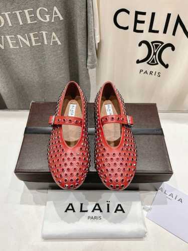 高版本出厂420 独家新品 Alaia 阿莱亚25Ss 走秀款平底芭蕾舞鞋 最近超火的一款平底鞋 章小蕙同款 甜酷芭蕾风 人气超高的一款芭蕾舞鞋，浪漫又迷人 舒