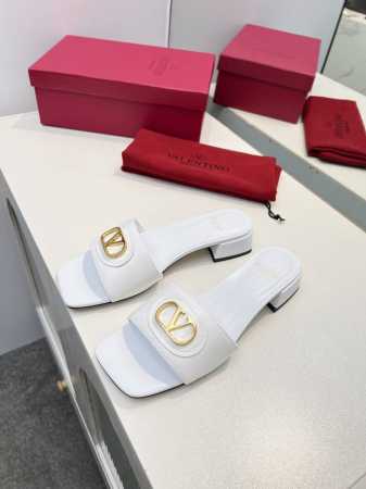25ss华伦天奴最新款拖鞋。跟高3cm。35-42码。橡胶 - 点击图像关闭