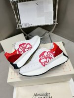 女 男 官网同步上新Alexander Mcqueen 亚历山大麦昆 春夏男Sprint运动情侣款 鞋侧面饰有时尚个性字母Seal Logo组合雕花标志 内里羊