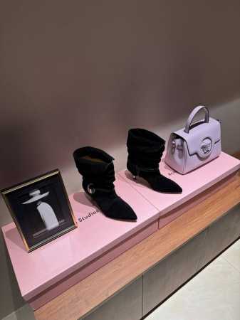 Isbel marant24秋冬新品 秀款铆钉牛仔西部靴 一眼就心动的铆钉靴 来自小众品牌伊莎贝尔 穿着超级舒服 封神款 这个秋冬必备的单品 慵懒风的感觉真的随 - 点击图像关闭