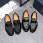 调工厂价 男装男鞋 运动原单商品商标：Dior 迪奥 ] 商务休闲套脚皮鞋正码码数: 39-44 45定做不退换 商品材料：精选牛皮拼接透气织布鞋面 牛皮内里