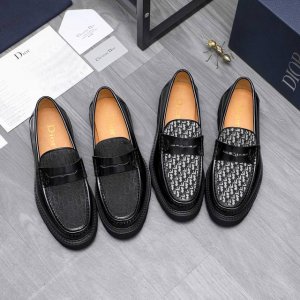 调工厂价 男装男鞋 运动原单商品商标：Dior 迪奥 ] 商务休闲套脚皮鞋正码码数: 39-44 45定做不退换 商品材料：精选牛皮拼接透气织布鞋面 牛皮内里