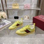 2025动感单品轻盈且灵活的外底经过特殊处理洋溢着浓郁的复古风情可拆卸可调节踝部绑带。鞋舌饰以高频压花工艺打造的3D立体Gucci字样标识织物衬里舒适透气超轻抽