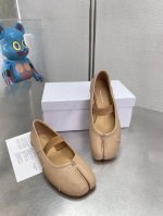 平底分趾捏褶单鞋Mm6 Maison Margiela 超经典 鞋柜必备单品 炒鸡减龄 大热时尚风格 杏色植柔羊皮+水染小牛皮里 Mm6 Maison Marg