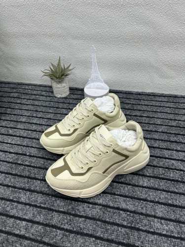 Gucci古驰G家 Rhyton系列 最新版面 双G 老爹鞋 情侣款 厚底 休闲 运动鞋 原版购入开发 做货 这款Rhyton系列运动鞋采用象牙白色皮革搭配复