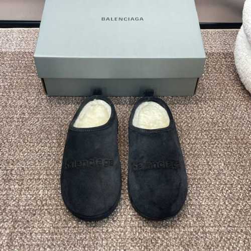 BALENCIAGA 2024秋冬新款女鞋 巴黎世家字母logo穆勒鞋 明星同款平底圆头居家毛毛拖鞋 市场顶级版本 材质：鞋面进口牛麂皮+100%羊羔毛内里+原