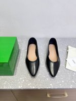 Bottega Veneta 葆蝶家 25Ss春夏新款 平底 单鞋 bv是当今时尚圈翻身最成功的品牌 除了包款卖翻天外 葆蝶家的鞋履也不容忽视 小贾斯汀的太太H