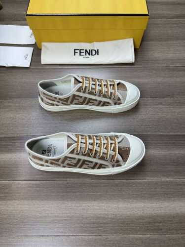 Fen** 芬家* -高端品质 原单情侣装 -鞋面：品牌图腾布匹、品牌织带包边工艺 -内里：水染牛皮，垫脚；高韧性帆布 -大底：原版 Tpr.橡胶；双色成型大底