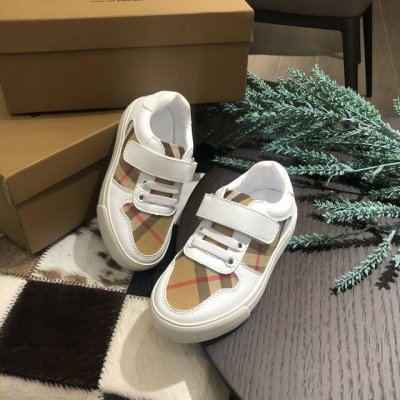 童鞋上新 Burberry巴宝莉. 金典格纹. 颜色：黑色 粉色 白色 码数：27 28 29 30 31 32 33 34 35 代发：