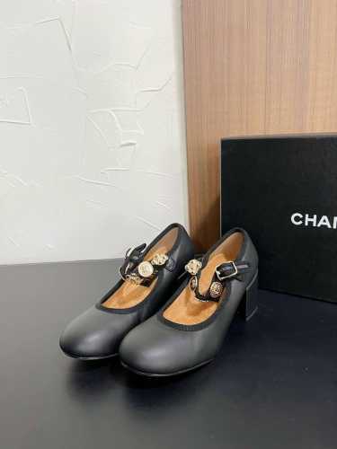 CHANEL 玛丽珍鞋 Chanel丨24A高级手工坊系列金币玛丽珍鞋芭蕾舞鞋 金币复古 vintage设计～，干练又慵懒随性 妥妥的甜酷风！金属徽章元素显得十