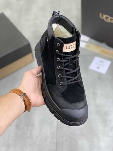 工厂价 真羊毛 UGG 爆款男鞋官方网同步正品品质不是一般市场仿货可比拟的鞋面为进口意大利磨砂牛皮，内里：垫脚级真羊毛只有A级才能显效果 手感柔滑细腻鞋型大气，