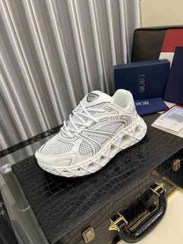 出厂价Pp： Dior 迪奥 -高端品质 原单休闲运动鞋 -鞋面：丝绸小牛皮.高周波品牌图腾、品牌网布布匹、鞋舌塑胶品牌Logo、后跟高周波品牌Logo -内里
