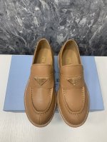 代购级 Prada 普拉达2024WA 秋季新款 厚底乐福鞋采用厚实鞋底，匠制细节与当代元素增添活力，原版1-1开发 彰显经典魅力 面料:原版进口牛皮 内里:牛