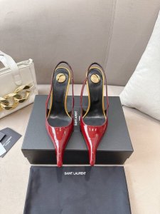 圣罗兰Ysl 25Ss 秋冬成衣系列走秀款的高跟鞋 鞋头和透明鞋跟的设计，最终呈现效果也挺有感觉 不同的配色也很好看 唯有Ysl最懂女人心，不接受反驳，超级无敌