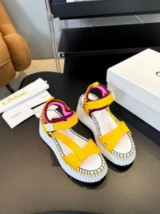 2024， ,蔻依Chloe专柜同步上市新款凉鞋，春夏款广升 风靡整个时尚圈以来，多色多款，这款面料使用织带.加四面弹，，质地清爽透气不焖脚 时尚简约范儿 女神
