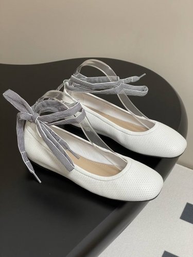 25Ss早春新款Dior 迪奥D-Journey 系带芭蕾鞋Cd字母织带跳舞鞋镂空绑带平底鞋 这款D-Journey 系带芭蕾鞋是二零二五春夏成衣系列新品 兼具