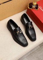 商品商标：Ferragamo 菲拉格慕 休闲皮鞋 正码码数: 38-44 45.46订制 商品材料：精选 进口头小牛皮圧花鞋面+奢华五金扣，进口水染牛皮内里。强