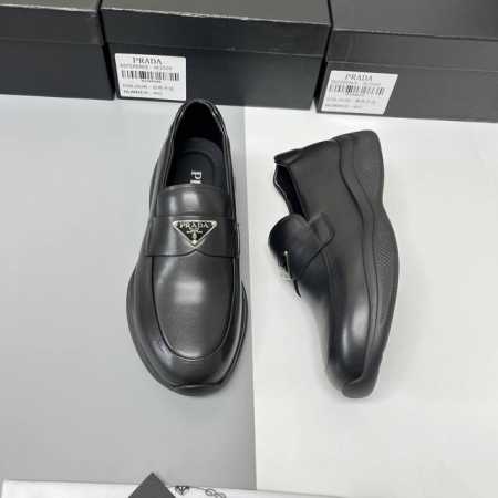 prad*普拉达～4E2569新品 一脚蹬休闲运动男鞋 秀场版 领先专柜尝鲜款式 臻选进口柔软头层牛皮 外腰真皮立体凸出设计颇具特色 P家经典三角徽章 尽显品牌 - 点击图像关闭