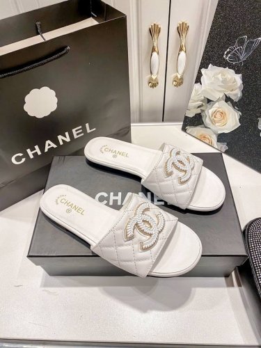 橙子出厂价p chanel 香奈儿 春夏新款 菱格双C平底拖鞋 休闲凉拖 拖鞋的狂热爱好者又来了 可以承包你一整个夏天的时髦 经典菱格双C元素设计 浓浓的中古典