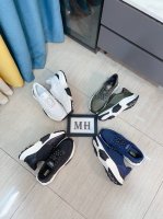 出厂价p Boss 高端系列运动男鞋，以经典的设计成为永不落幕的时尚宠儿，经典的休闲造型。鞋面采用牛皮鞋面 品牌Logo点缀 彰显品牌魅力；头层真皮里品牌专用大