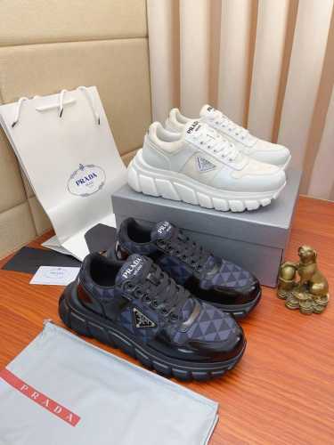 实价： 高品质新款prada 普拉达 专柜同步上市， 新款男鞋、进口牛皮内里。高端气垫开模防滑橡胶大底，精美线条、简约大气，上脚舒服上挡次、休闲旅游。码数:38