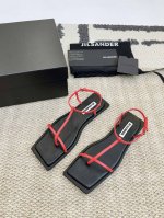 高品质出厂 小众潮牌网红款 Jil Sander 吉尔 桑达早春爆款凉鞋系列！ 这款真的绝了 时髦到飞起 想不到有任何理由可以去拒绝这款凉鞋 随便凹个造型都满分