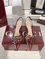 Gucci搭扣浅口鞋高跟鞋 早秋系列新品中跟尖头小方扣细带凉鞋单鞋 浅口单鞋 亮眼Gucci搭扣点缀高质感经典款式后空凉鞋 进口开边珠面料 内里&垫脚高端羊皮