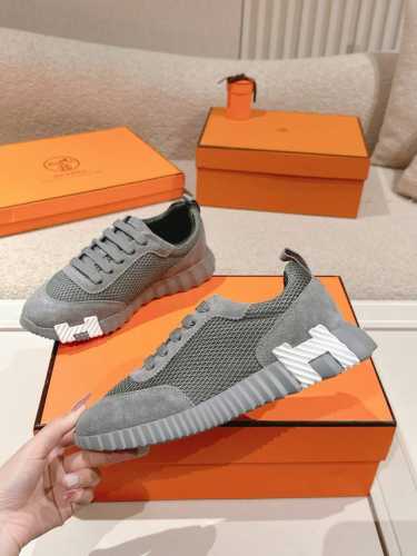 Hermes 顶级版本#新色P 爱马仕H家经典情侣款 休闲运动鞋 情侣款休闲之履运动老爹鞋结合高科技帆布与麂皮山羊皮，在橡胶鞋底上饰以夸张“H”字母，斜体设计和