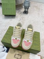 冲量价: 男女同价 Gucc*古奇 全新升级，顶级做旧小脏鞋经典休闲情侣款，复古板鞋做旧小脏鞋，同步专柜更新！ ①鞋面增加原版一致的水性涂边工艺市场上的普通油边