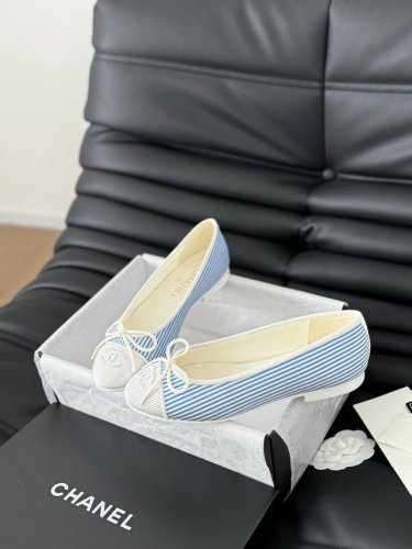 p新版面 Chanel 新色芭蕾舞鞋 原版1:1复刻 经典中的经典 无论搭配裤装还是裙装都是完美 小圆头的设计很好的修饰脚型 ，小仙女们必备！ 跟高：2.5Cm
