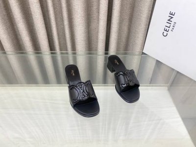 Celine 凯旋门 25ss 春夏新款 拖鞋Celine凯旋门 25ss 春夏新款 包头半拖穆勒拖鞋高级感十足 网红ins 种草神器、非常复古风、气场十足单品