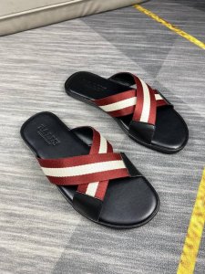跑量款 巴利男士休闲拖鞋 品牌织带男士拖鞋，穿脱方便，巧妙精美设计包裹感十足鞋面几何图案车线，酷毙了双层组合大底，加厚海绵中底+防滑大底，时尚帅气，尊贵奢华，旅