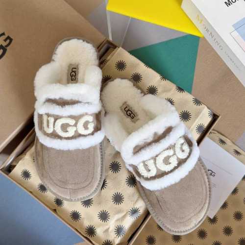 顶级版本：女款 澳洲UGG 油叽叽 刺绣 字母 羊毛拖 胖头拖 胖丁拖鞋 雪地靴 原版购入开发 做货 油叽叽刺绣logo毛毛鞋，一眼就上头的款式 胖胖的方圆头鞋